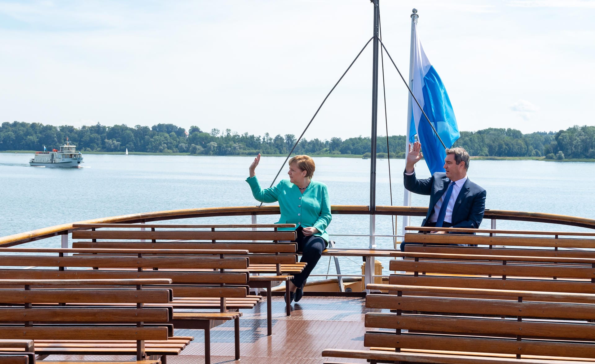 Schloss Herrenchiemsee liegt auf einer Insel – Söder und Merkel fuhren gemeinsam mit dem Boot hin.