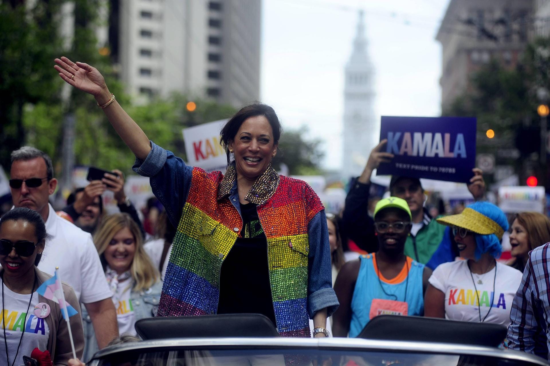 Kamala Harris auf der Pride-Parade 2019 in San Francisco: Während ihrer gesamten Karriere setzte sich Kamala Harris für LGBTQ-Rechte, strengere Waffengesetze und das Wohl der Umwelt ein.