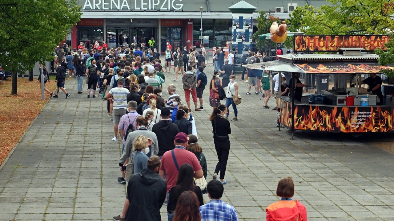 Statt der erhofften 4200 Probanden kamen nur 1400 in die Arena Leipzig.