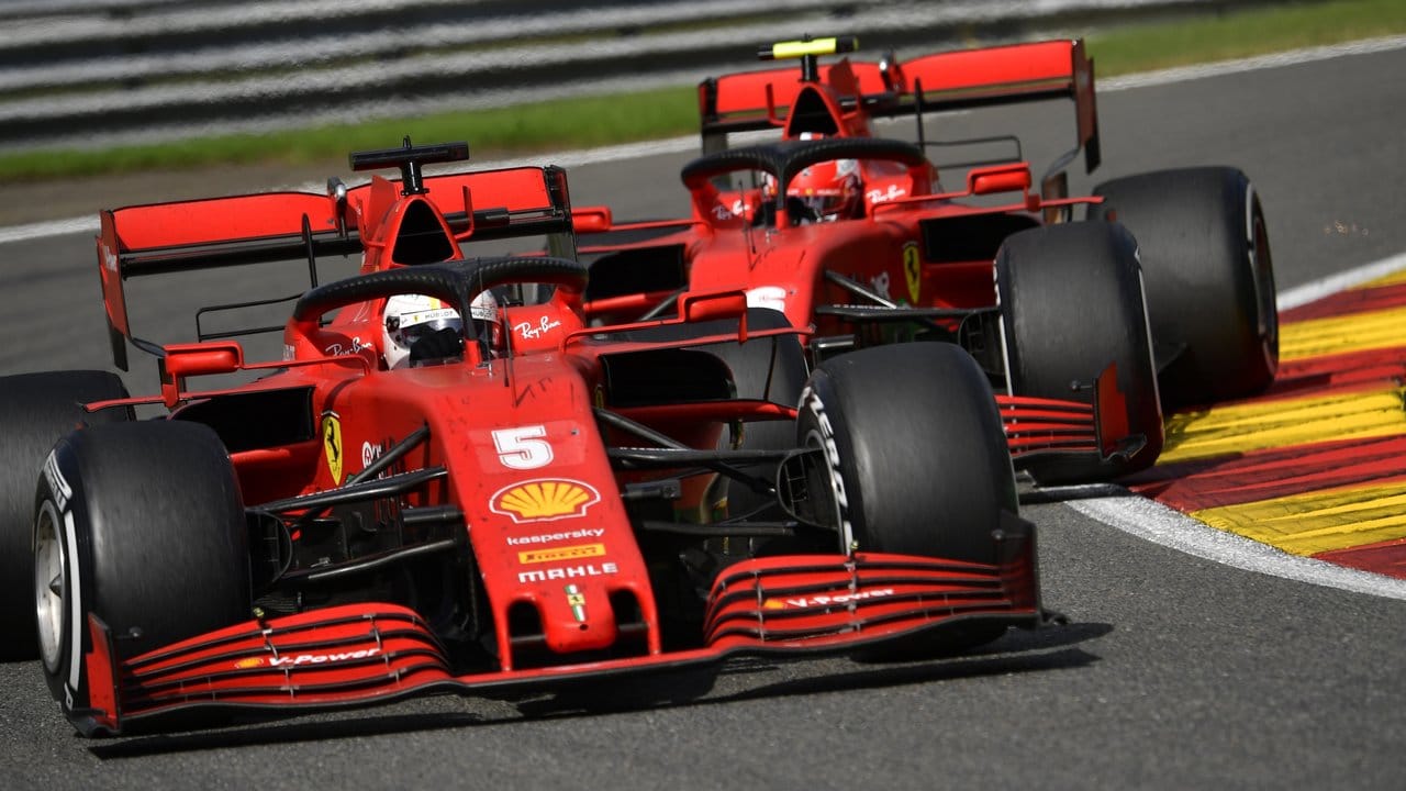 Die beiden Ferraris, Sebastian Vettel (vorne) und Charles Leclerc, landeten nur auf Platz 13 und 14.