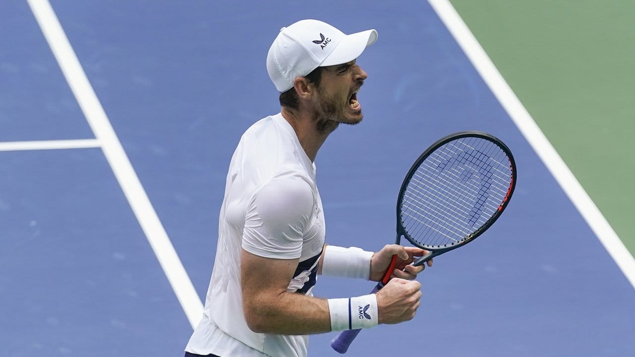 Andy Murray setzte sich in fünf Sätzen gegen Yoshihito Nishioka durch. Andy Murray setzte sich in fünf Sätzen gegen Yoshihito Nishioka durch.