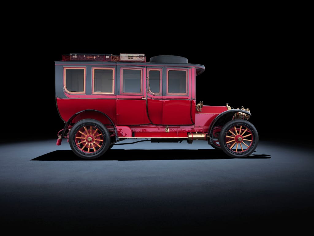 Mercedes-Simplex 60 PS, Baujahr 1904: Studioaufnahme des eleganten und luxuriösen Reisewagens aus dem persönlichen Besitz von Emil Jellinek. Das Fahrzeug gehört seit 1952 zur unternehmenseigenen Fahrzeugsammlung.