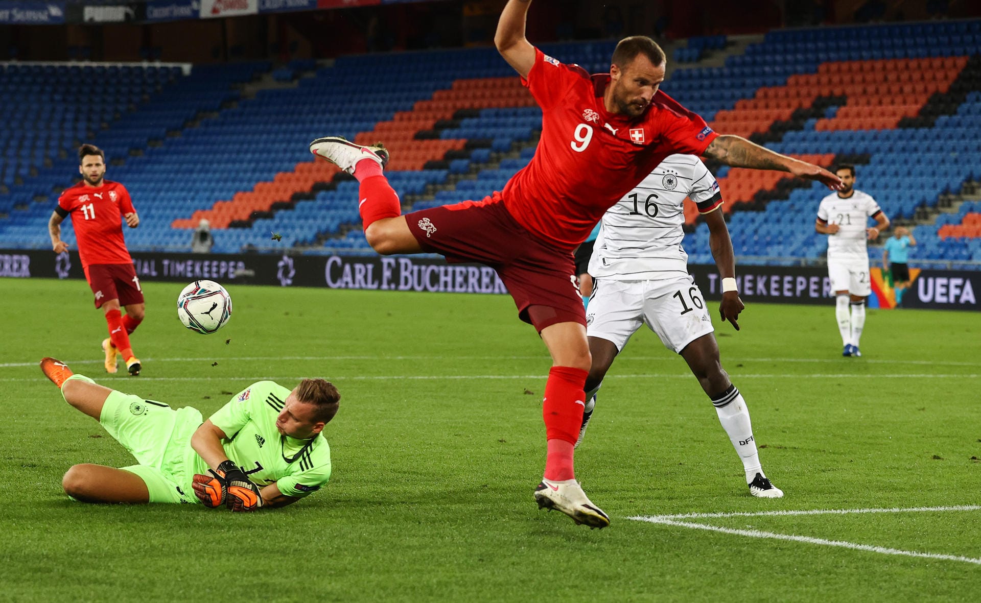 Bernd Leno: Beim Gegentor machtlos, rettete die deutsche Mannschaft aber einige Male vor weiteren Gegentoren – wie gegen Renato Steffen (25.) oder Granit Xhaka (86.). Machte nichts falsch und hatte dazu Glück, dass Haris Seferovic kurz vor der Pause nur den Pfosten traf. Note 2