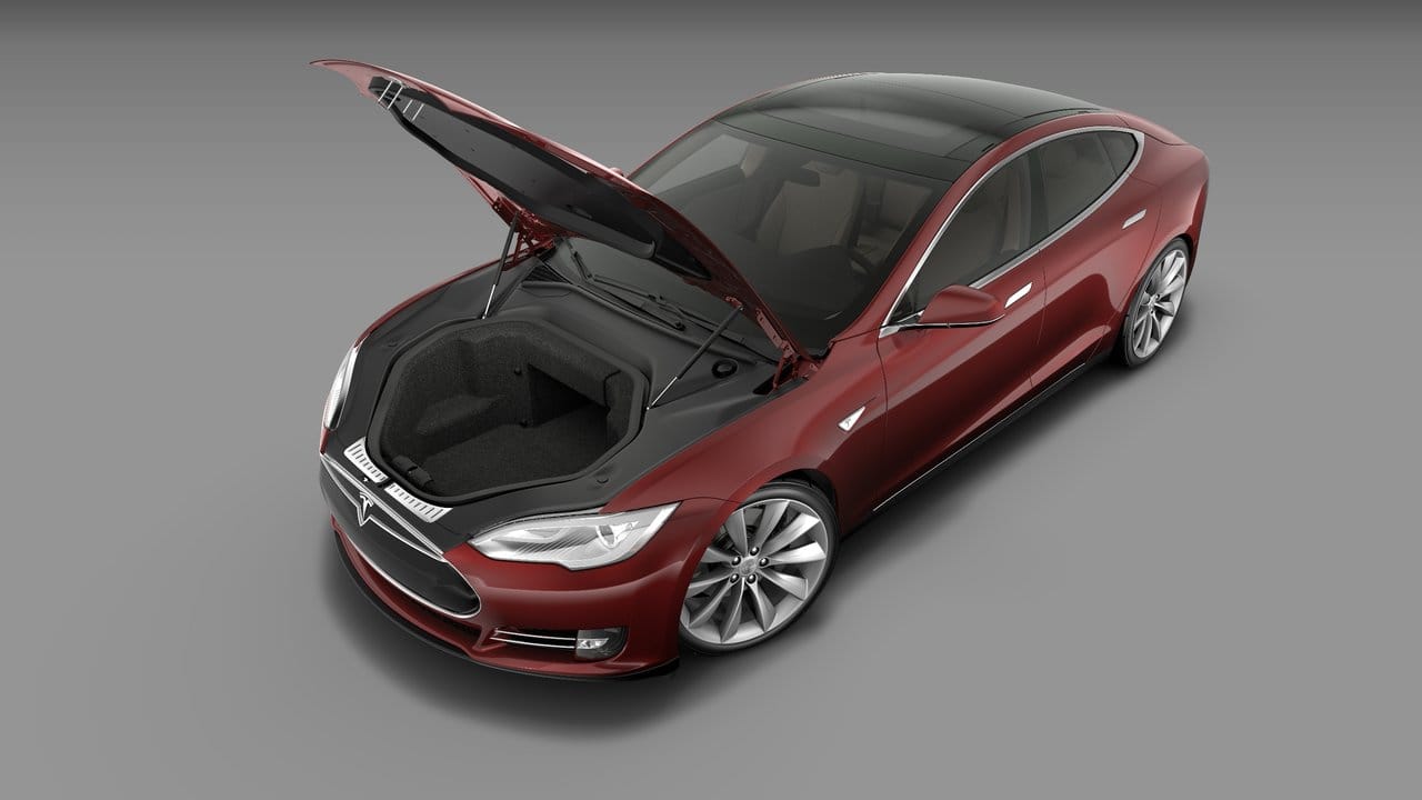 Motorhaube: Wo beim normalen Auto meist der Motor sitzt, bieten E-Autos wie der Tesla Model S einen zusätzlichen Kofferraum.