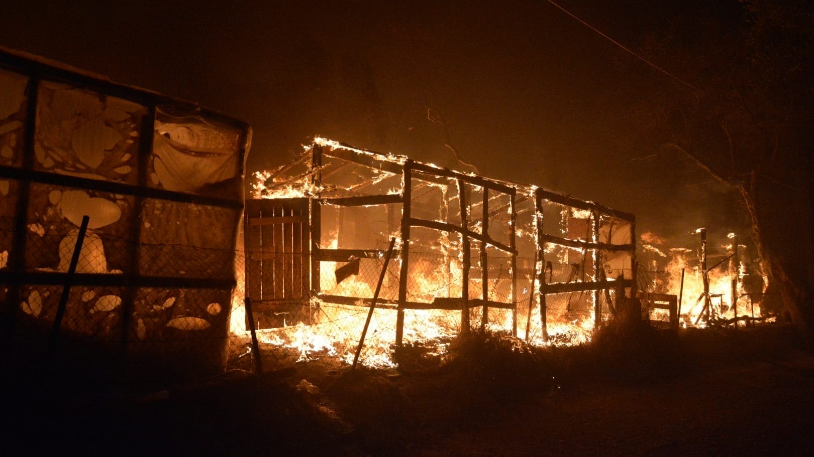 Große Teile des griechischen Flüchtlingslagers Moria auf der Insel Lesbos standen in Flammen. Noch ist nicht sicher, wie es zu dem Unglück kommen konnte.