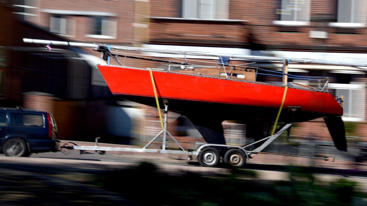Kapitän der Landstraße: Für das Ziehen eines Bootsanhängers muss das Auto natürlich ausgelegt sein und genügend Kraft haben.