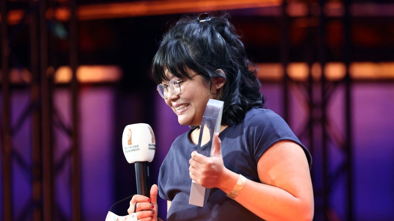 Als "Beste Newcomerin" wurde Anh Tran vom Deutschlandfunk ausgezeichnet. Als "Beste Newcomerin" wurde Anh Tran vom Deutschlandfunk ausgezeichnet.