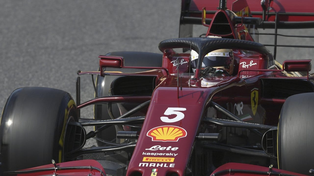 Zu schwach: Im freien Training am Freitag konnte Sebastian Vettel mit seinem Ferrari vorn nicht mithalten. Zu schwach: Im freien Training am Freitag konnte Sebastian Vettel mit seinem Ferrari vorn nicht mithalten.