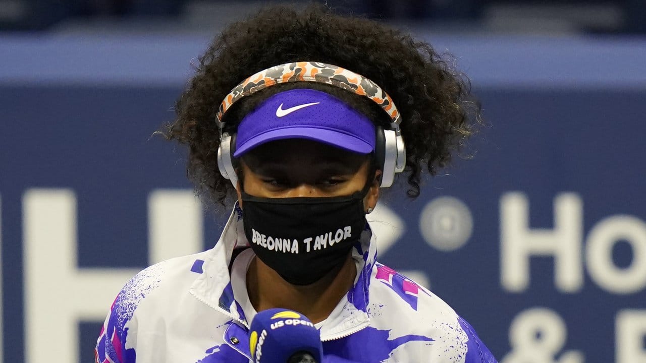 Während der US Open trug Naomi Osaka bei jedem ihrer sieben Spiele jeweils den Namen eines Opfers der US-Polizei auf ihrer Maske.