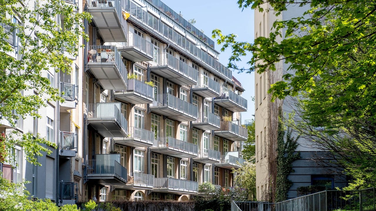 Die Corona-Pandemie hat bisher nicht zu fallenden Immobilienpreisen geführt. Die Corona-Pandemie hat bisher nicht zu fallenden Immobilienpreisen geführt.