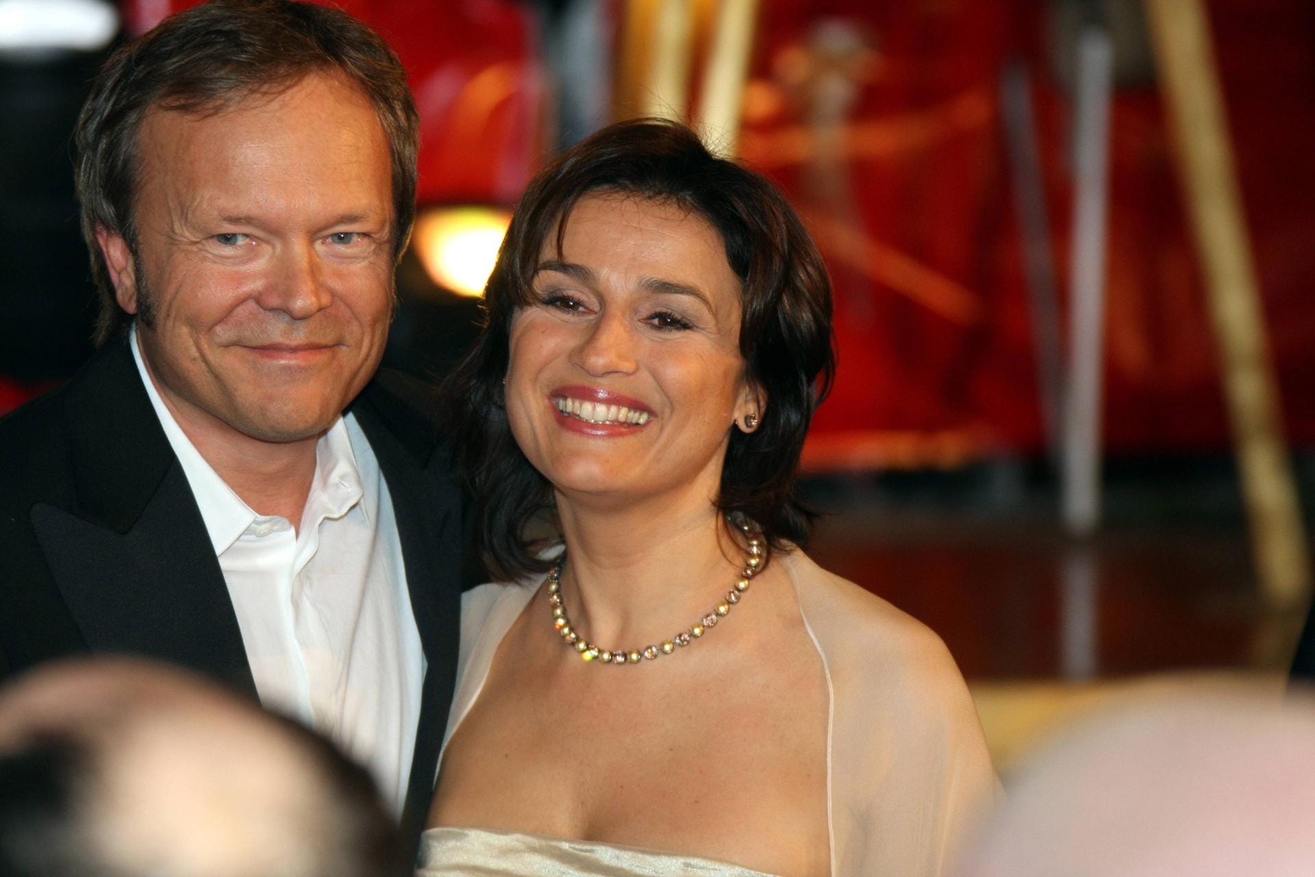 2008: Sandra Maischberger mit ihrem Ehemann bei der Verleihung der 43. Goldenen Kamera in Berlin