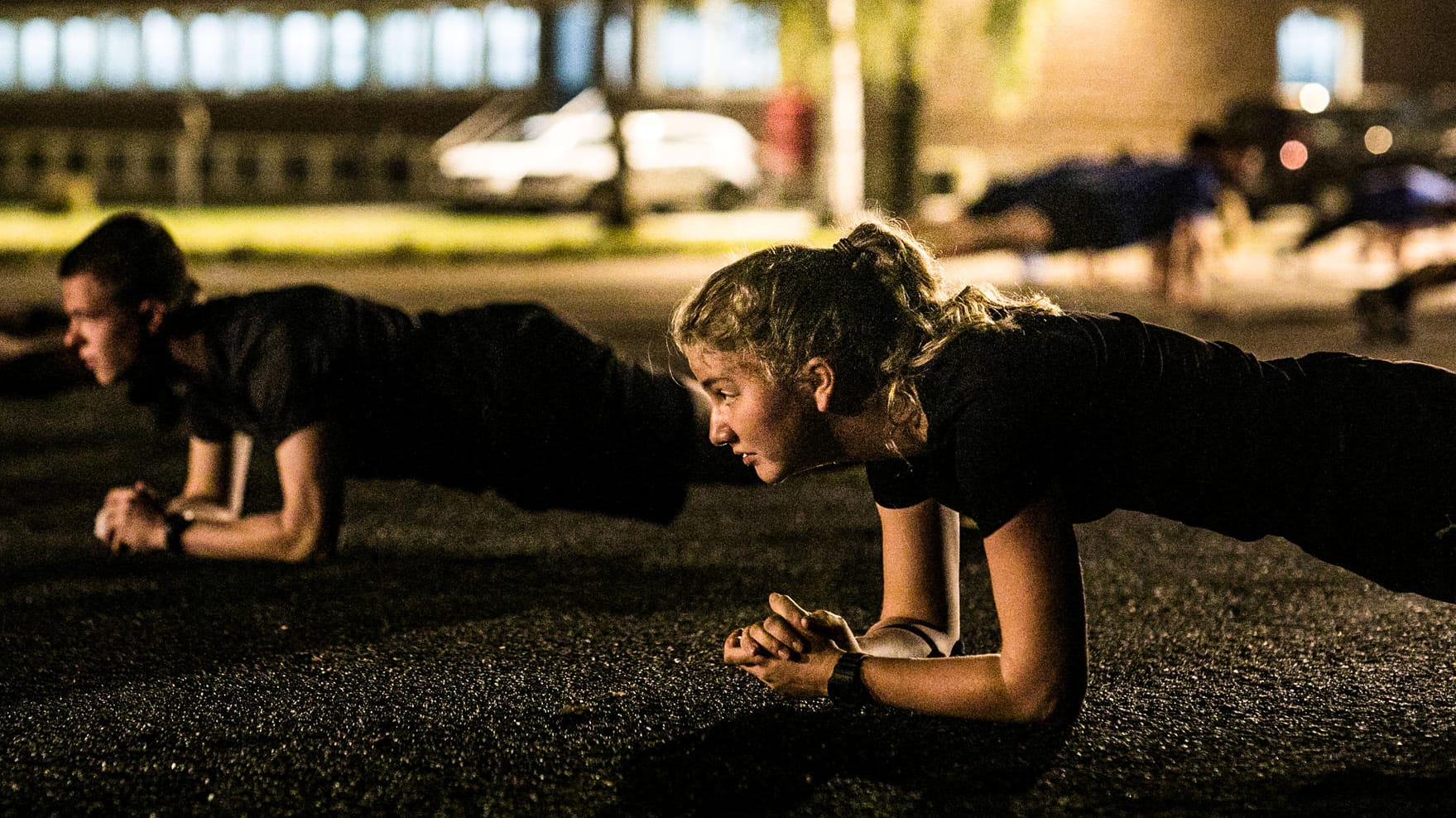 Zum Training gehören auch anstrengende Planks.