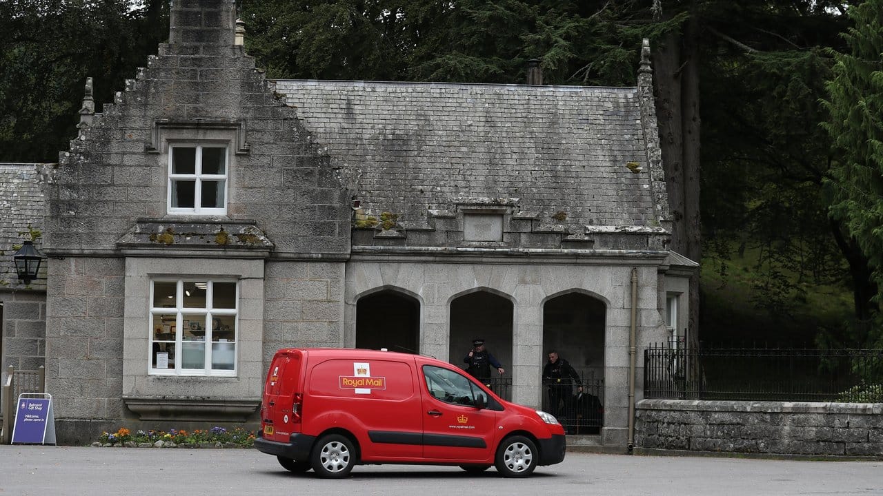 Der Haupteingang von Balmoral Castle. Der Haupteingang von Balmoral Castle.