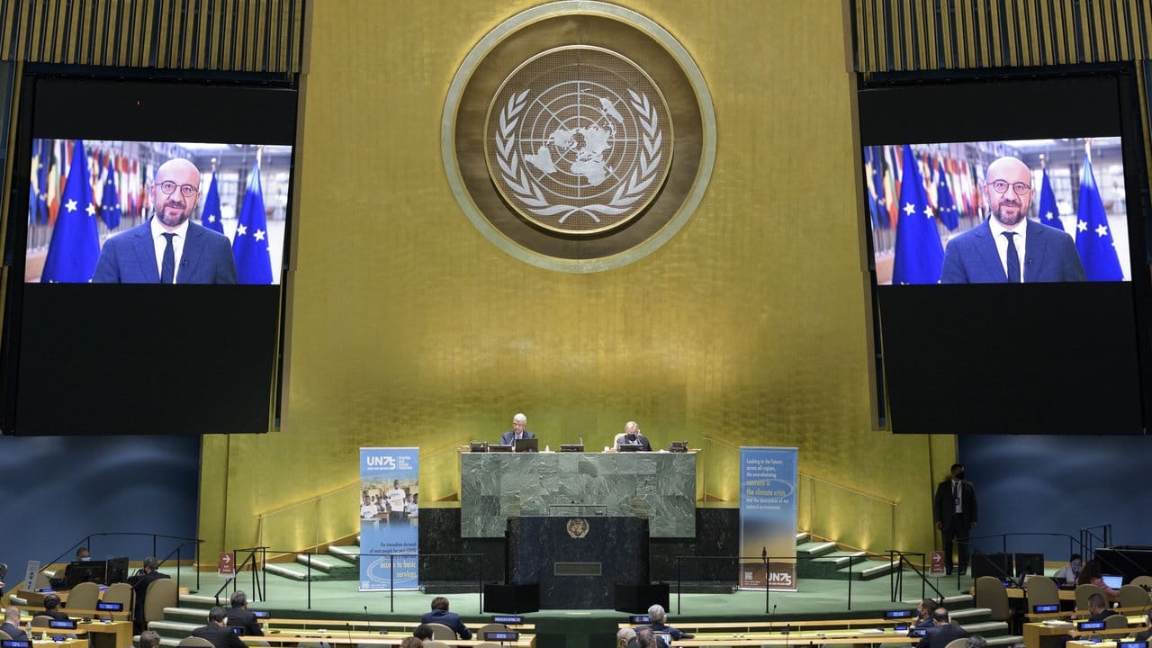 Charles Michel (Bildschirm), Präsident des Europäischen Rates, spricht anlässlich des 75-jährigen Bestehens der UN.