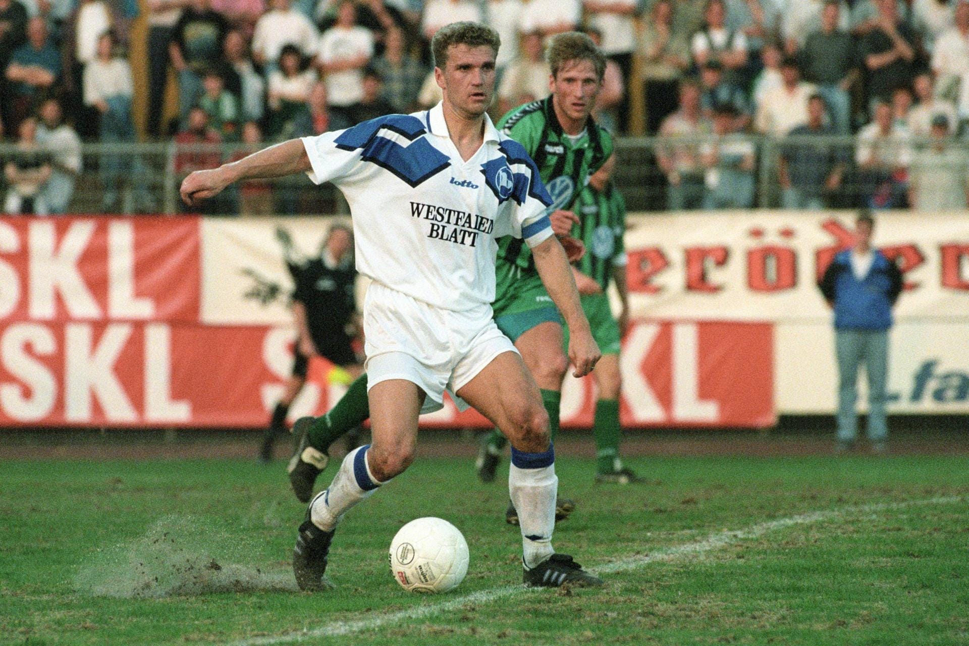 Thomas von Heesen (1994-1997) – Nach 14 erfolgreichen Jahren beim HSV, kehrte von Heesen 1994 zurück in seine Heimat. Mit ihm stieg die Arminia in drei Jahren aus der damals drittklassigen Regionalliga in die Bundesliga auf und hielt dort die Klasse. 1997 beendete er seine Spielerkarriere und wurde Teammanager bei der Arminia, die er im Laufe der Jahre drei Mal als Trainer betreute. Seit 2018 ist von Heesen sportlicher Berater des Vorstands des Hamburger SV.