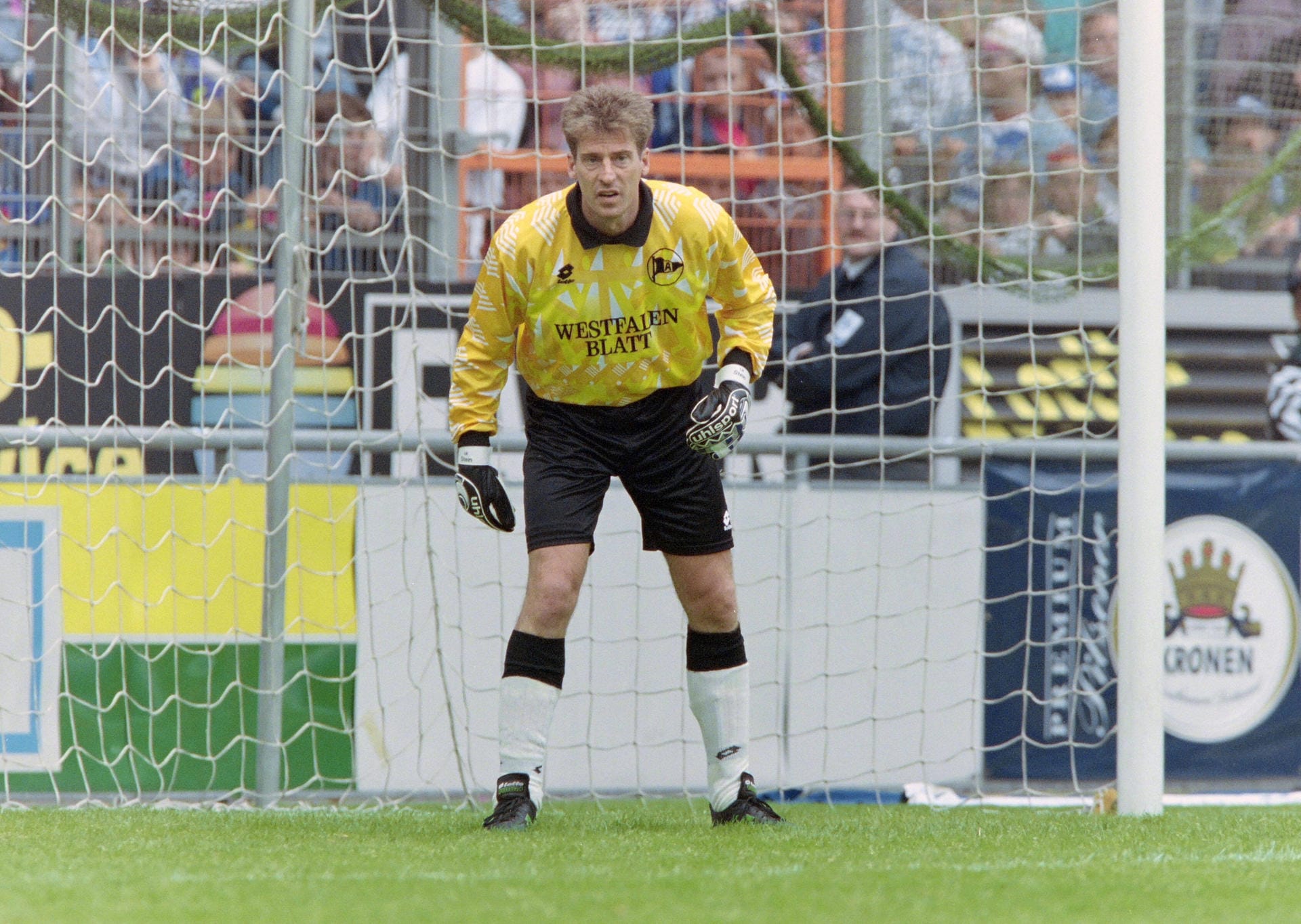 Uli Stein (1976-1980/1995-1997) – Stein avancierte mit einem Einsatz im Arminia-Trikot 1997 im Alter von 42 Jahren, 5 Monaten und 19 Tagen zum ältesten Torwart der Bundesliga-Geschichte. Seit 2017 ist er als Markenbotschafter seines Ex-Klubs Eintracht Frankfurt tätig.