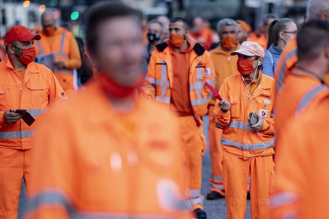 Mitarbeiter der Hamburger Stadtreinigung bei einer Kundgebung der Gewerkschaft Verdi (Archivbild): Für Samstag wurde ein Streik angekündigt.