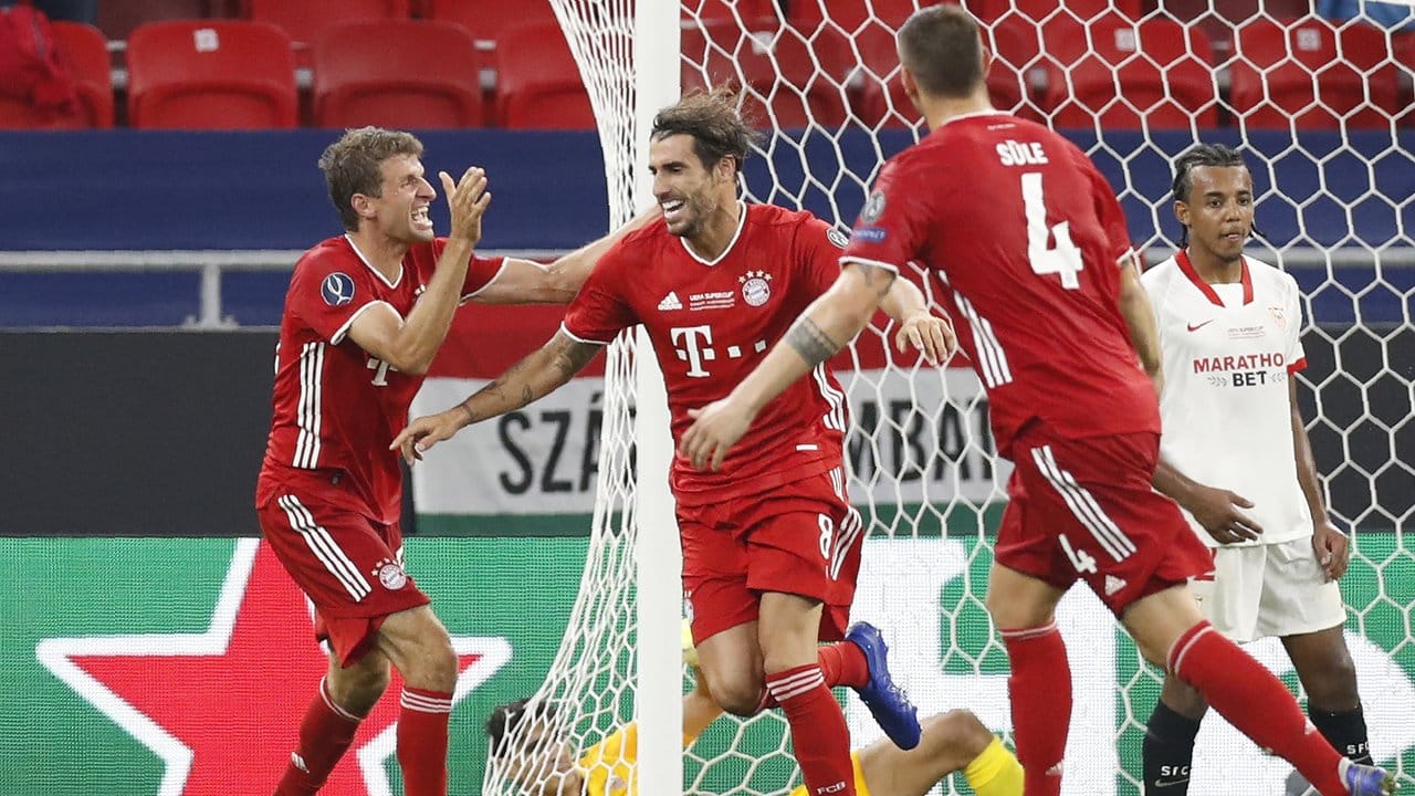 Der eingewechselte Javi Martínez (M. Der eingewechselte Javi Martínez (M.
