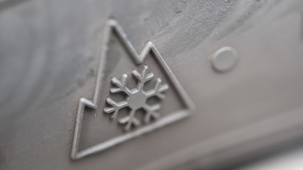 Wintertauglich: Reifen mit Schneeflocken-Symbol sind als Winterreifen zugelassen.