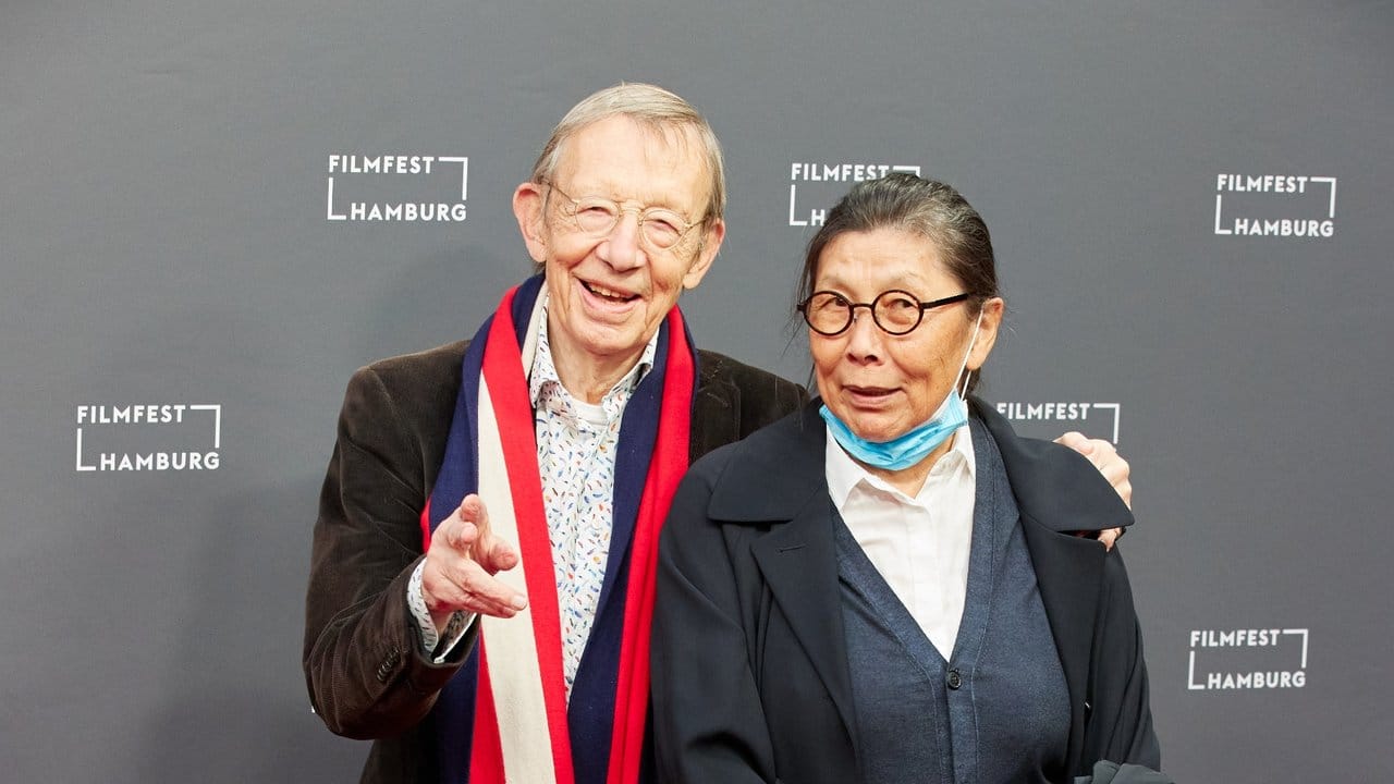 Regie-Legende Hark Bohm kommt mit seiner Partnerin Natalia Bowakow zum Filmfest. Regie-Legende Hark Bohm kommt mit seiner Partnerin Natalia Bowakow zum Filmfest.