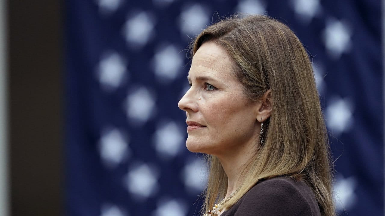 Trump nominiert Barrett für Ginsburg-Nachfolge am Obersten Gericht. Trump nominiert Barrett für Ginsburg-Nachfolge am Obersten Gericht.