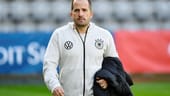 Manuel Baum: Der 41-Jährige ist aktuell Trainer der deutschen U20, für ihn wäre also wohl eine Ablöse fällig. Trotzdem soll der frühere Trainer des FC Augsburg (2016-2019) laut "Sky" Top-Kandidat auf die Nachfolge von David Wagner bei den Königsblauen sein.