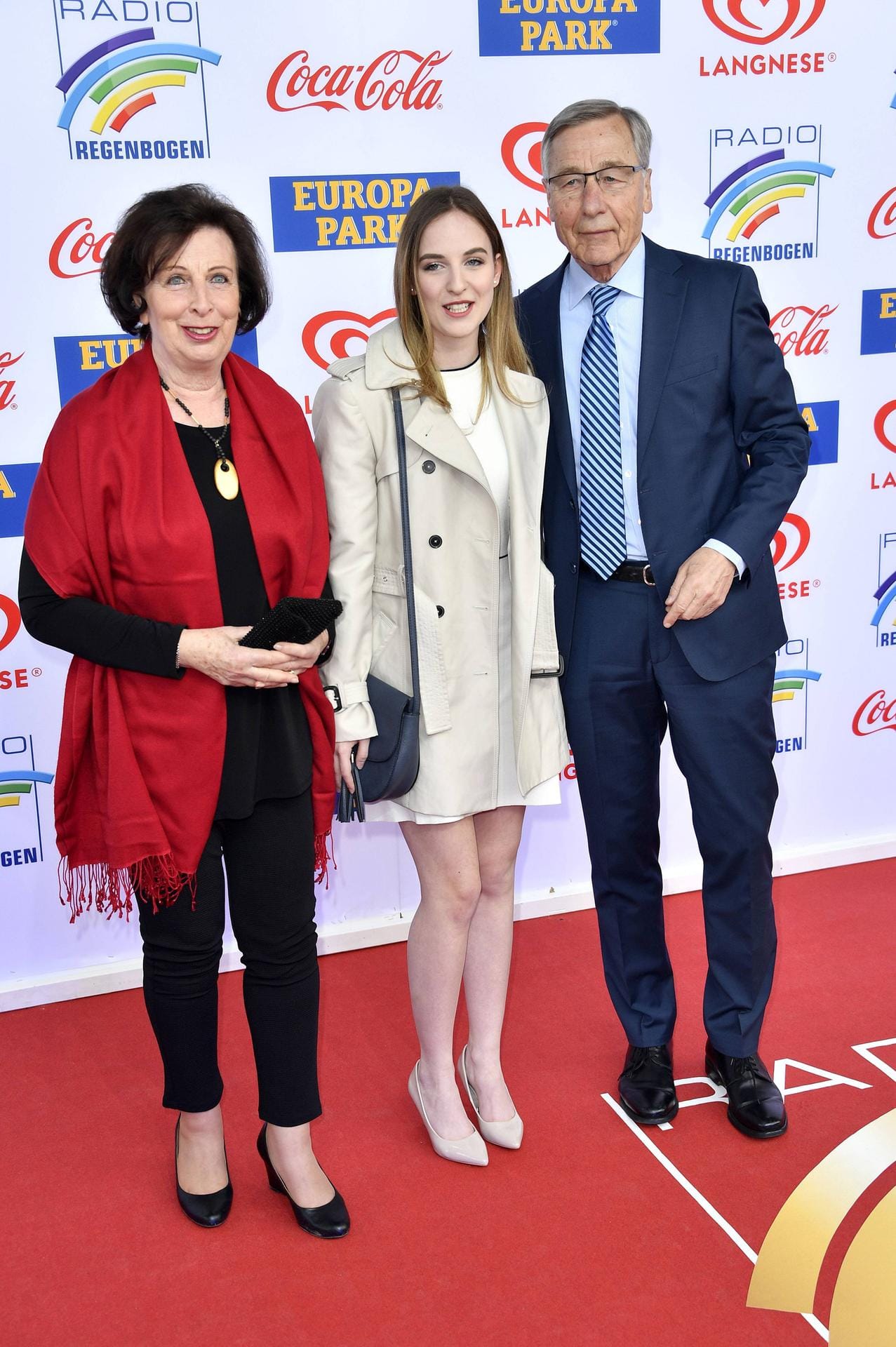 Bis zum letzten Jahr nahm Clement auch noch oft öffentliche Auftritte wahr. Hier war er mit seiner Ehefrau Karin Clement und seiner Enkelin bei der Verleihung des 22. Radio Regenbogen Award 2019.