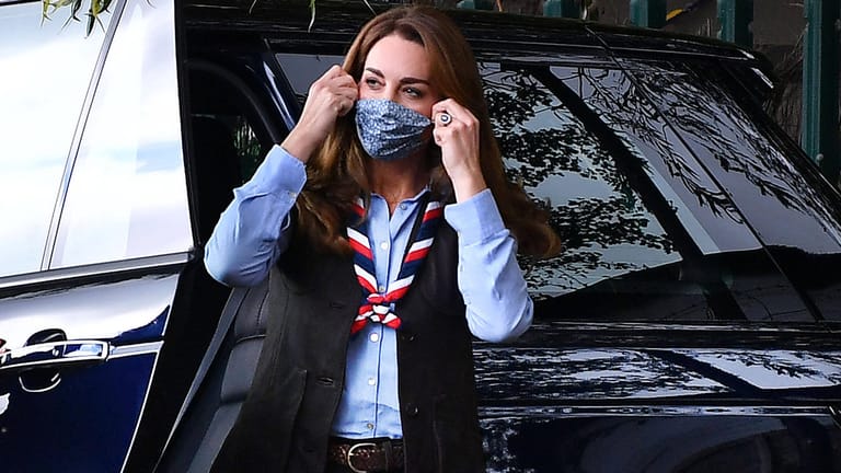 Herzogin Kate kommt mit einem Mund-Nasen-Schutz zu ihrem Termin.