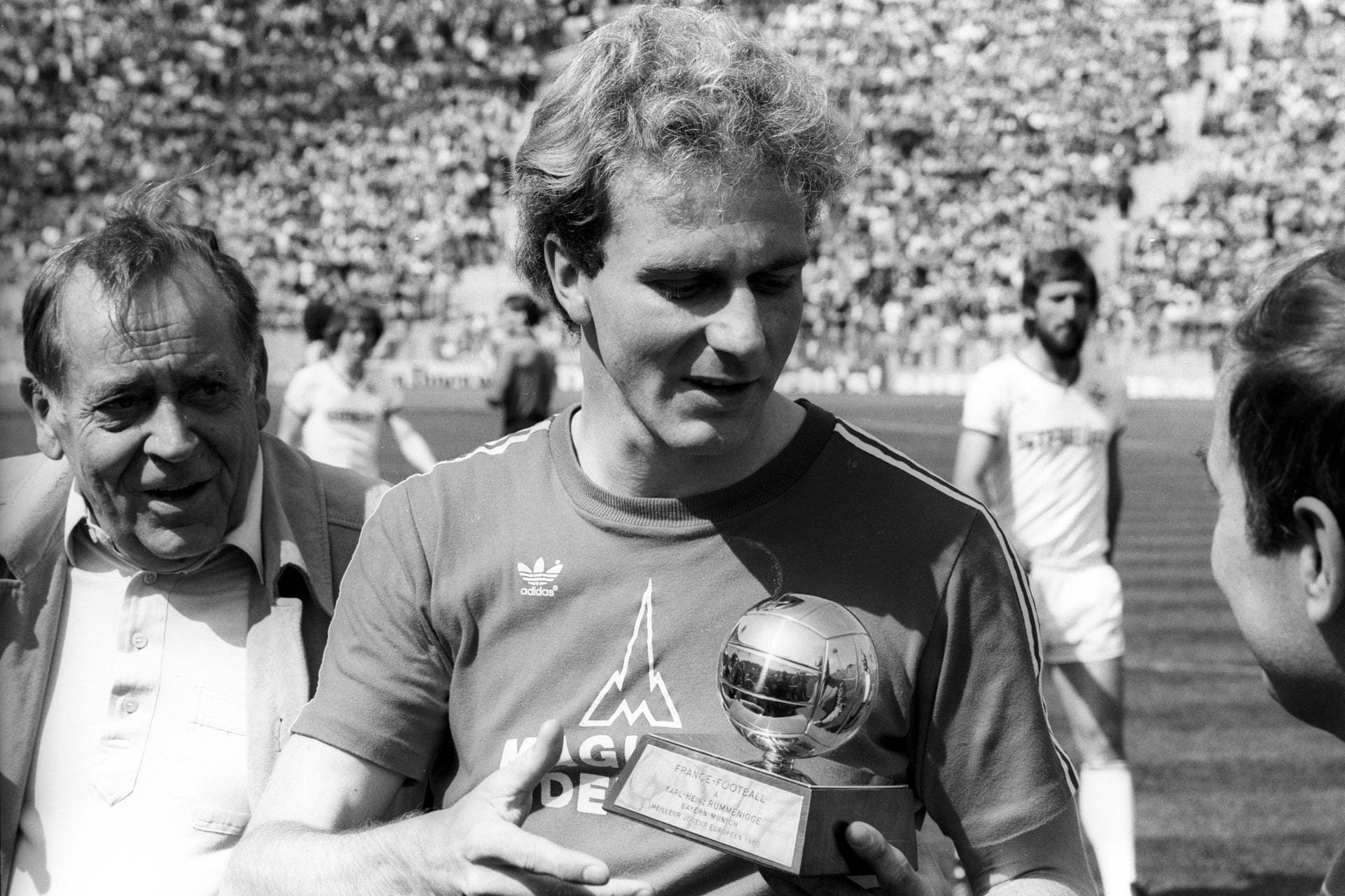 Karl-Heinz Rummenigge tat es Beckenbauer gleich, erhielt den Ballon d'Or als Europas Fußballer des Jahres sogar gleich zwei Mal hintereinander: 1980 sowie 1981.