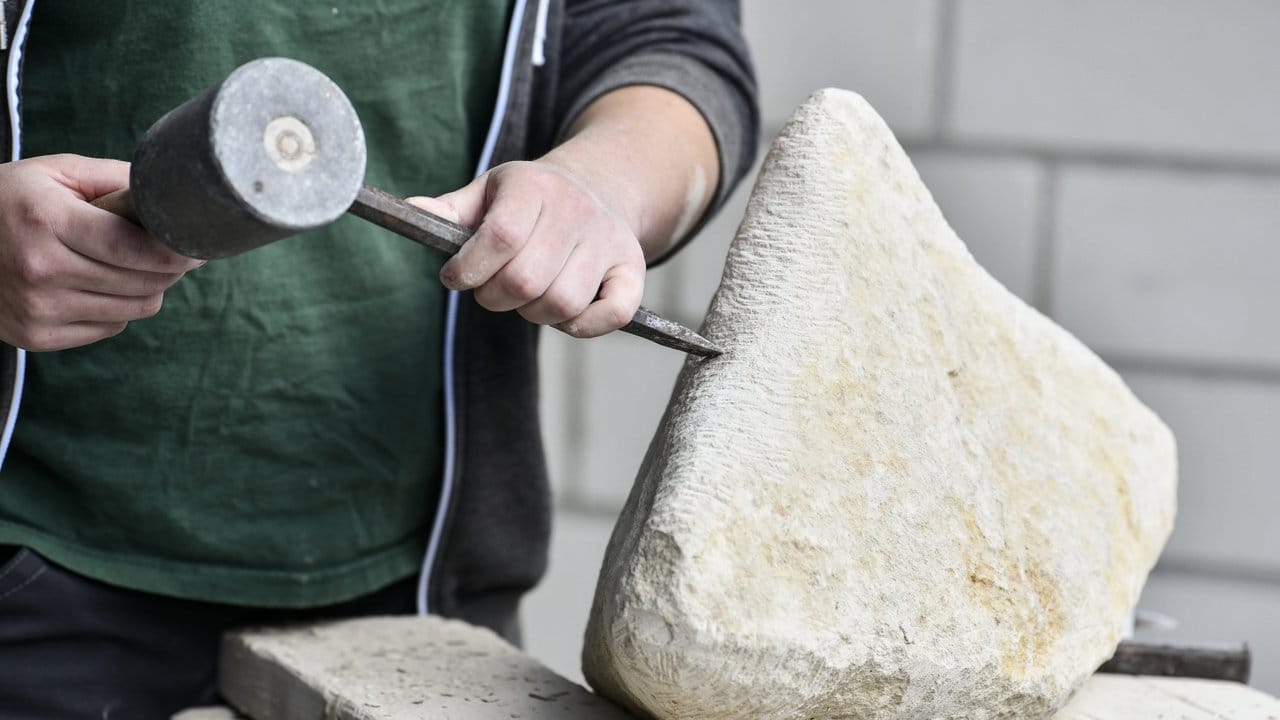 Das Steinmetz-Handwerk hat Tradition. Das Steinmetz-Handwerk hat Tradition.