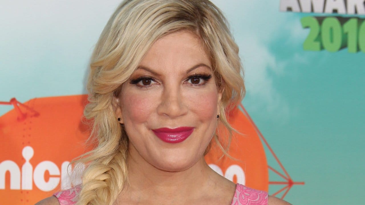 Tori Spelling (2016).