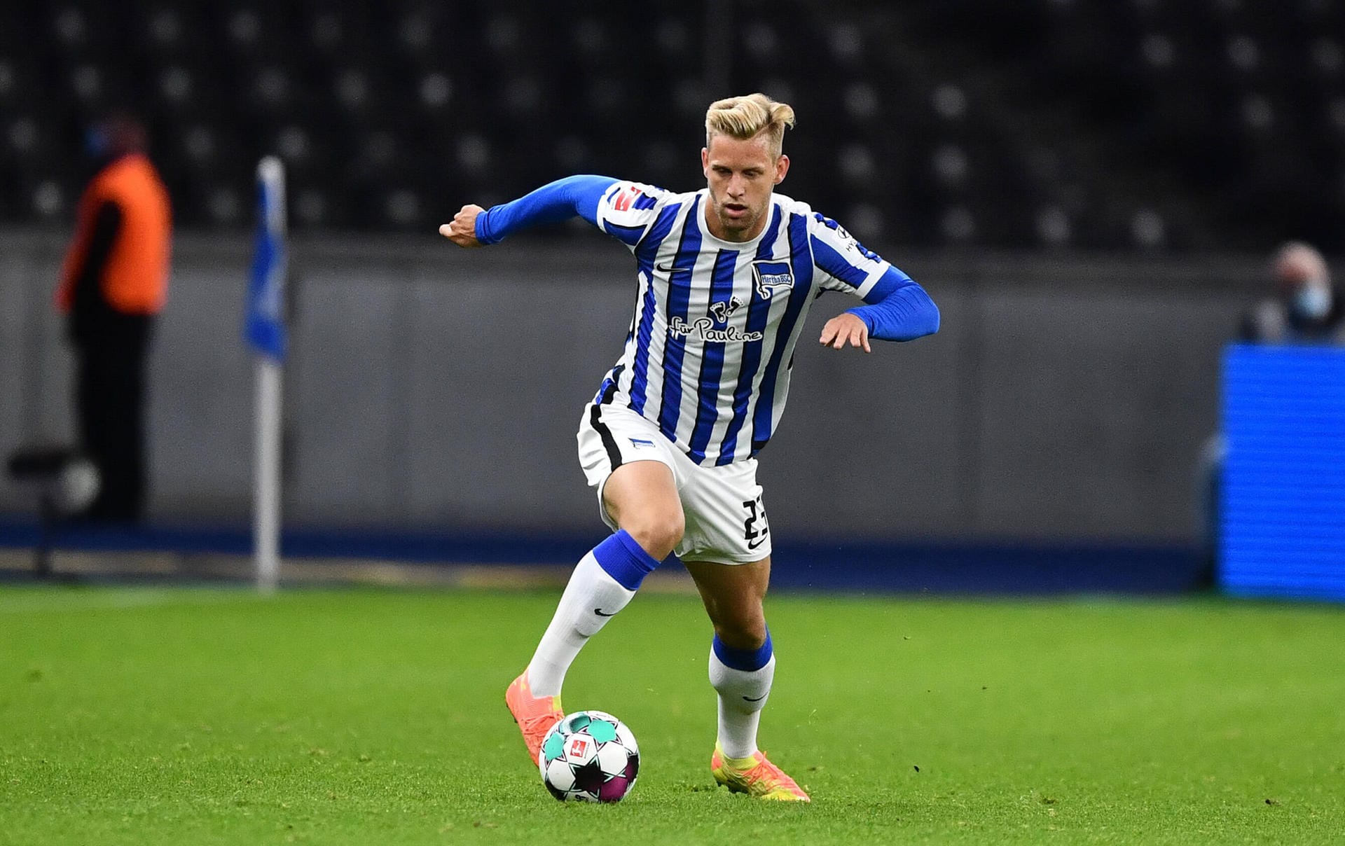 U-21-Nationalspieler Arne Maier wird an Bundesliga-Aufsteiger Arminia Bielefeld ausgeliehen. Der derzeit erneut am Knie verletzte 21-Jährige hatte zuletzt seinen Wechselwunsch geäußert, da er nur wenig Einsatzzeit bekommen hatte.