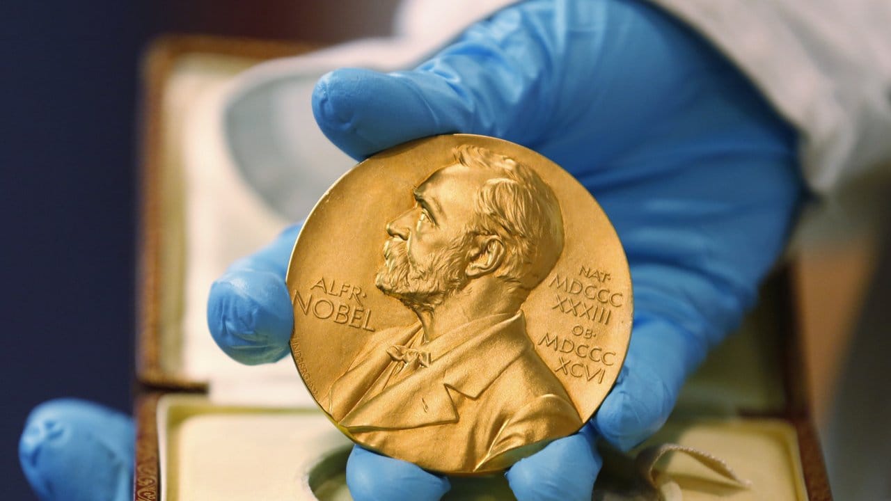 Objekt der Begierde: die goldene Nobelpreismedaille.