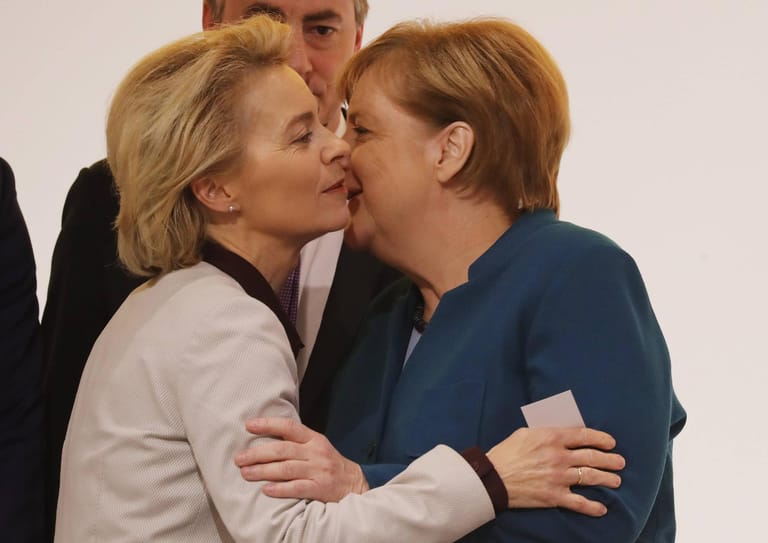 Ursula von der Leyen und Angela Merkel: Heute zählt sie zusammen mit der Bundeskanzlerin zu den Anführern des Jahres.