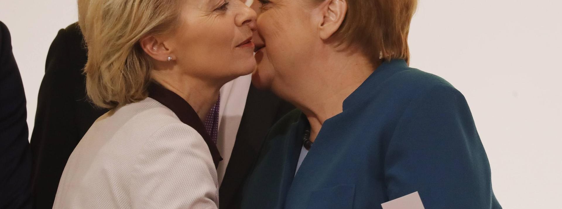 Ursula von der Leyen und Angela Merkel: Heute zählt sie zusammen mit der Bundeskanzlerin zu den Anführern des Jahres.