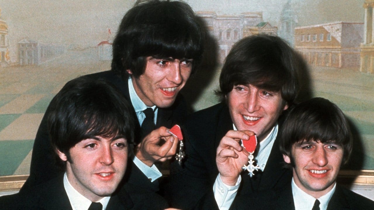 Die Beatles sind 1965 mit dem Orden "Member of the Order of the British Empire" ausgezeichnet worden. Die Beatles sind 1965 mit dem Orden "Member of the Order of the British Empire" ausgezeichnet worden.