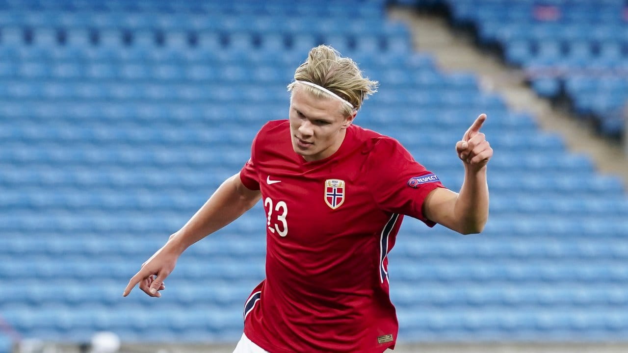 Erling Haaland bejubelt sein Tor zum 1:0 für Norwegen gegen Rumänien.