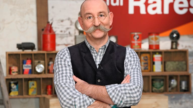Horst Lichter: Seit 2013 moderiert der Fernsehkoch die ZDF-Trödelshow "Bares für Rares". Unterstützt wird der Moderator von Experten und Händlern.