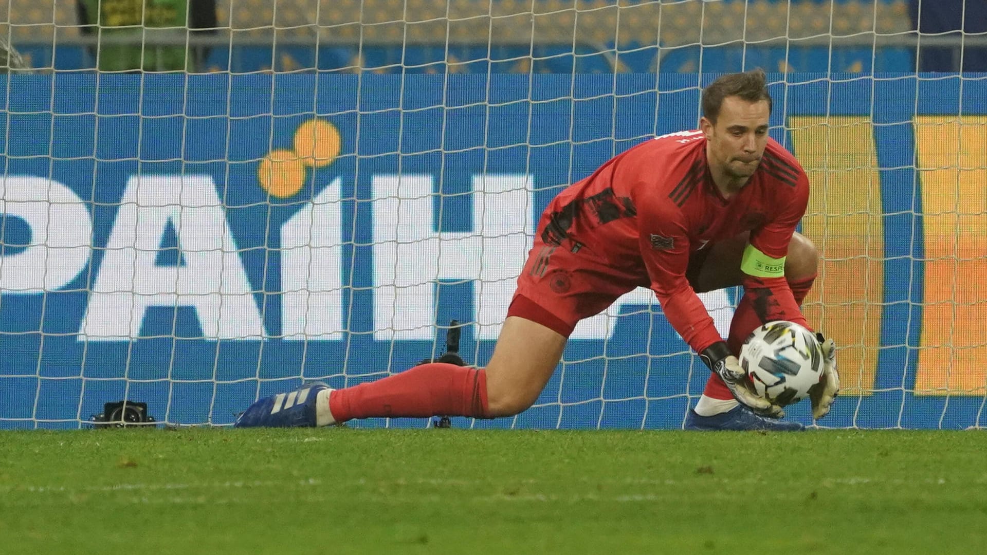 Manuel Neuer (Tor): Der Bayern-Torwart ist die klare Nummer eins. Er wird bei der EM im Tor stehen, versicherte bereits Bundestrainer Joachim Löw. t-online-Prognose: Sicher dabei.