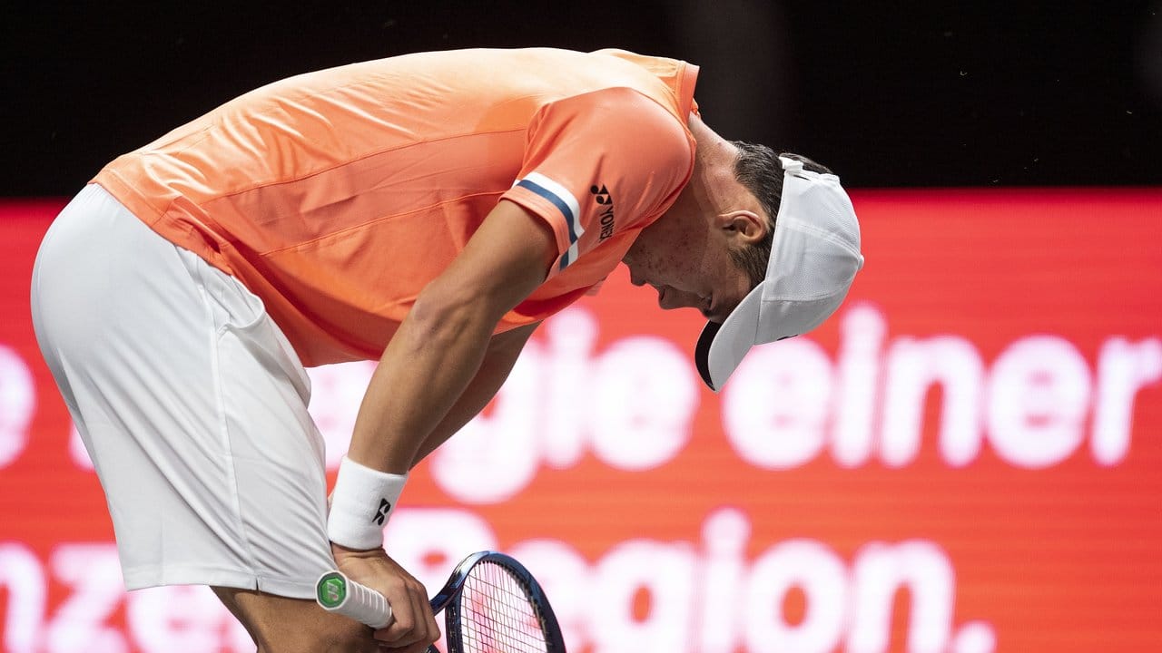 Verlor gleich sein erstes Match beim ATP-Turnier in Köln: Daniel Altmaier reagiert nach der Partie.
