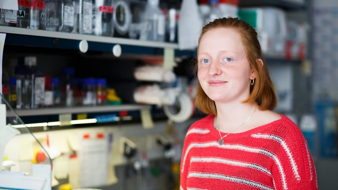Erkundet im Laufe ihrer Ausbildung die Forschungsthemen der Immunbiologie und Epigenetik: Kathrin Ganter macht am Max-Planck-Institut eine Ausbildung zur Biologielaborantin.