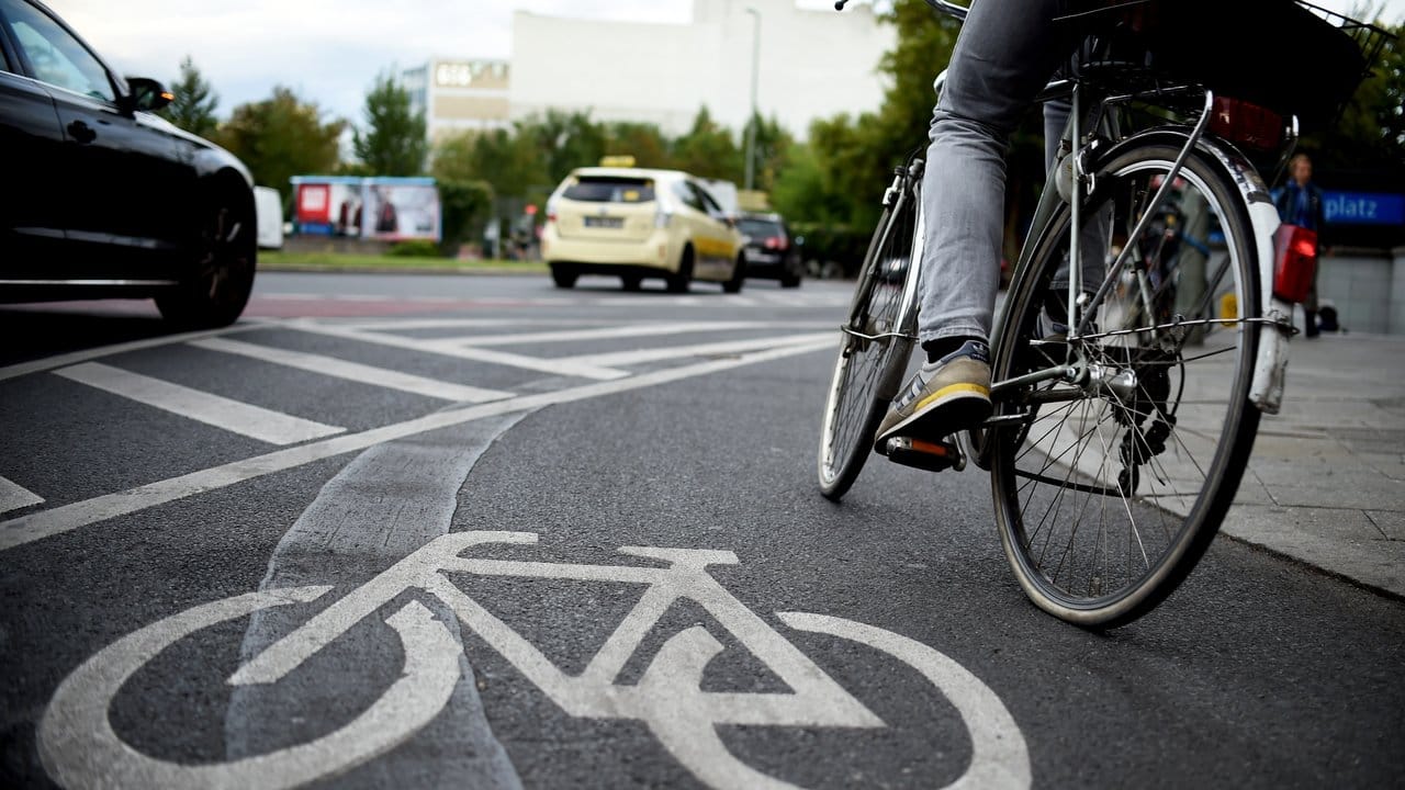 Schutzbriefe wie vom Auto bekannt, werden auch für Fahrradfahrer angeboten. Schutzbriefe wie vom Auto bekannt, werden auch für Fahrradfahrer angeboten.