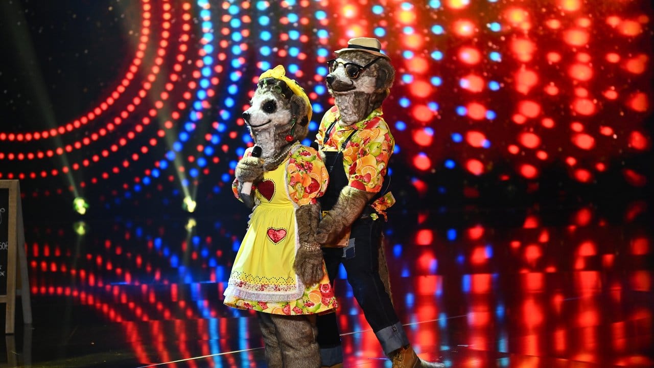 Zum Start der neuen Staffel von "The Masked Singer" singt "Familie Erdmann" gemeinsam auf der Bühne. Zum Start der neuen Staffel von "The Masked Singer" singt "Familie Erdmann" gemeinsam auf der Bühne.