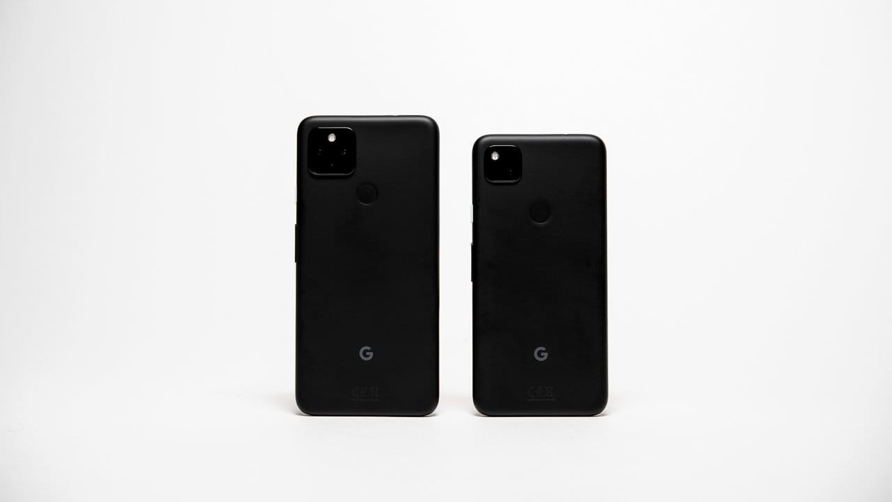 Größer und günstiger: Das Pixel 4a (links) hat etwas mehr Display als das Pixel 5 (rechts).