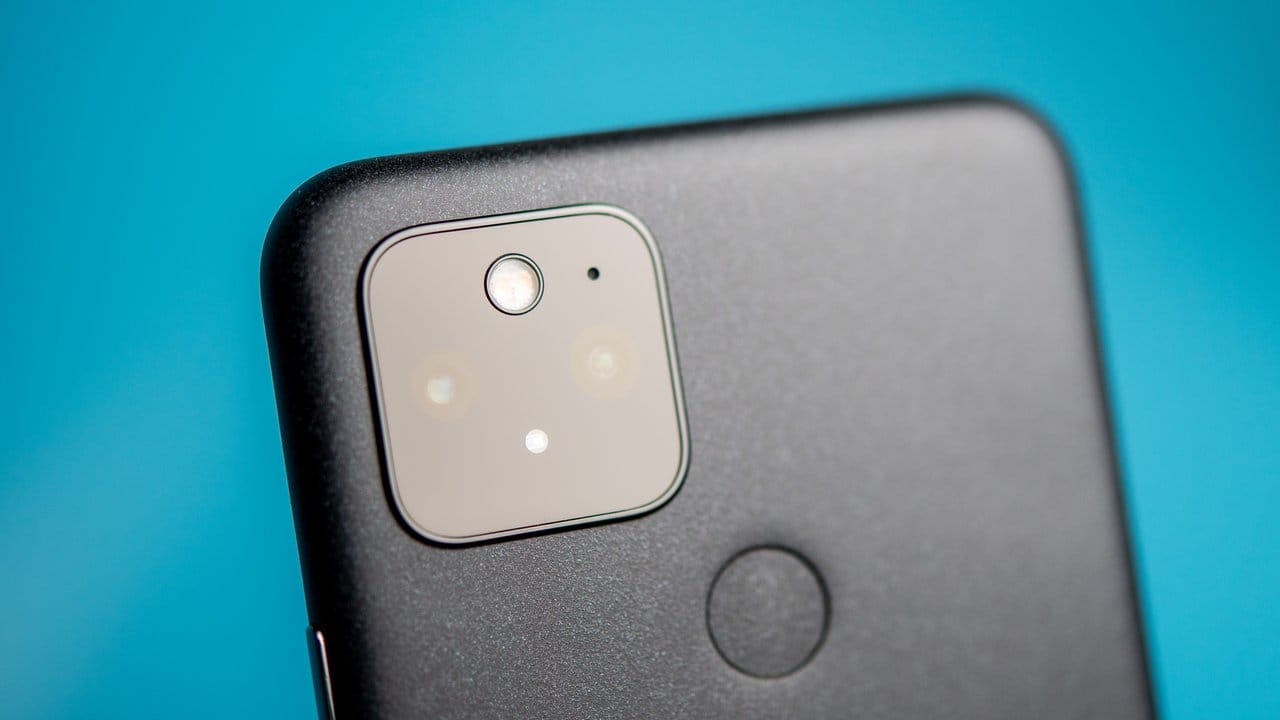 Das Google Pixel 5 hat erneut eine Kamera mit zwei Objektiven - ein Tele ist dieses Mal aber nicht dabei.