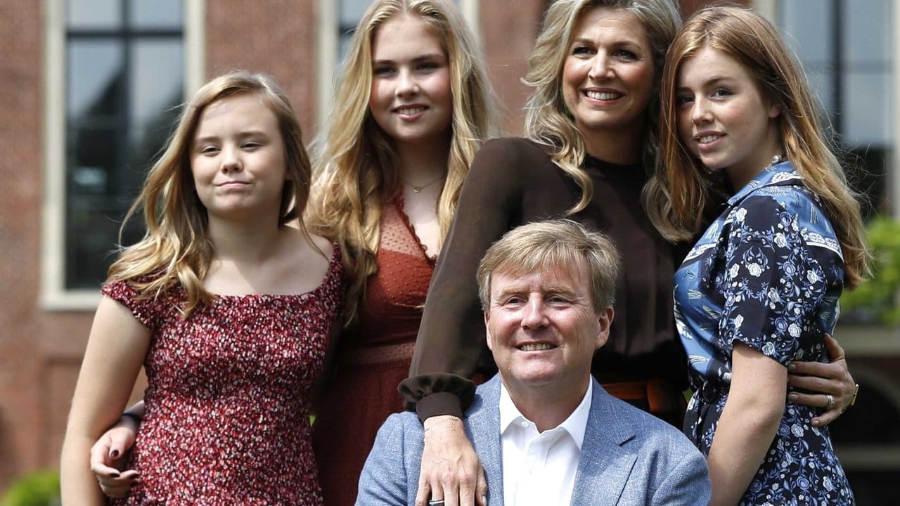 König Willem-Alexander vor seiner Frau Königin Maxima (2. König Willem-Alexander vor seiner Frau Königin Maxima (2.