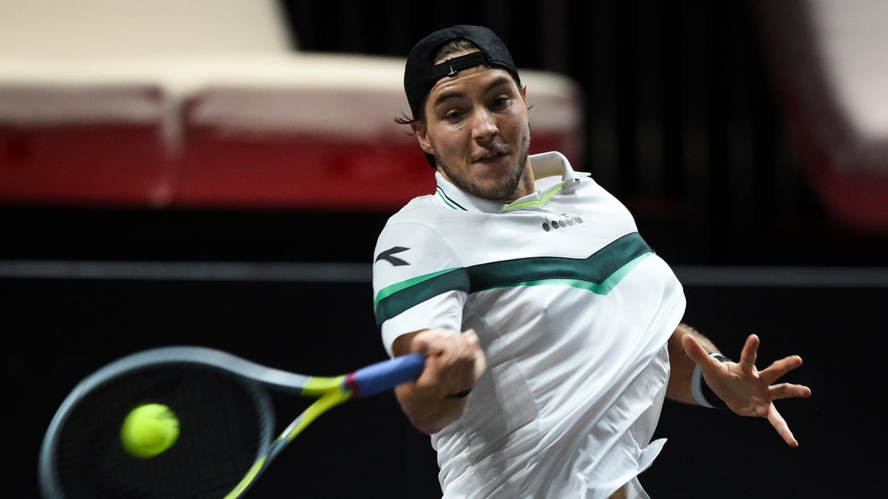 Steht bei seinem zweiten Anlauf in Köln ebenfalls im Achtelfinale: Jan-Lennard Struff. Steht bei seinem zweiten Anlauf in Köln ebenfalls im Achtelfinale: Jan-Lennard Struff.