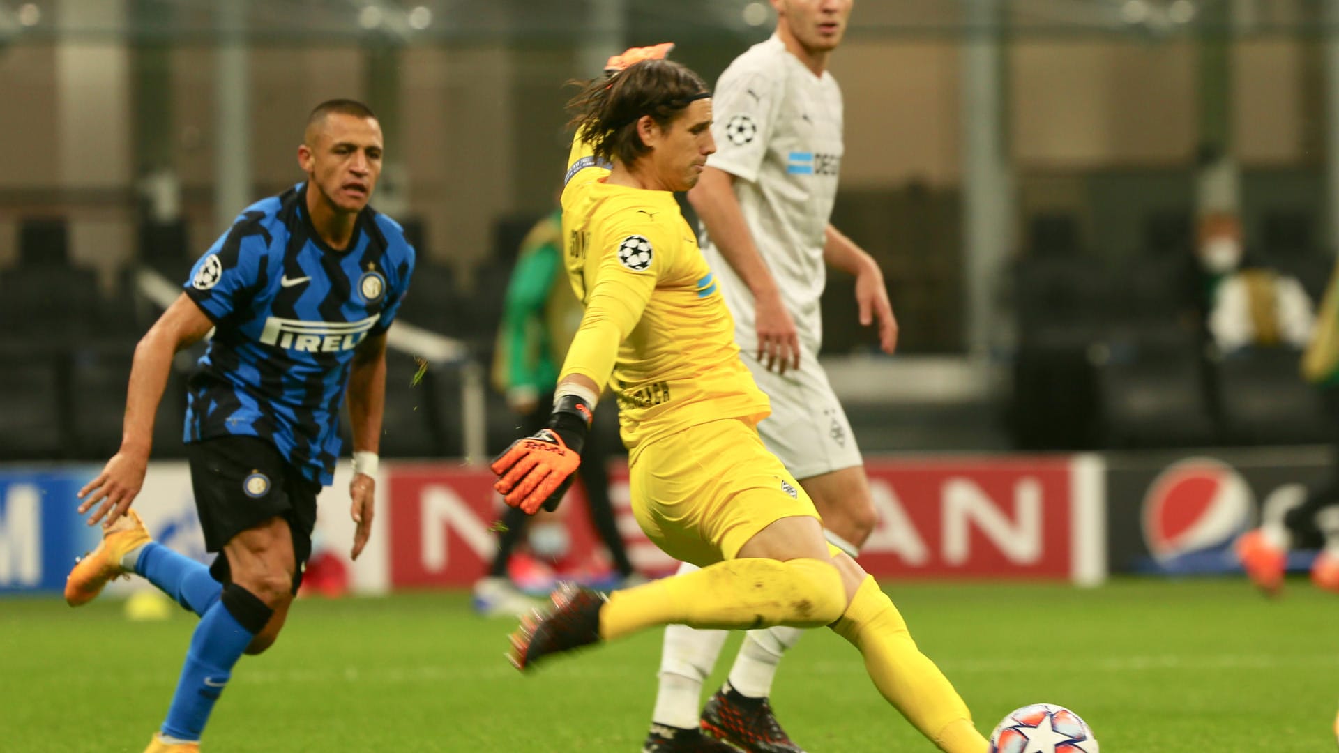 YANN SOMMER: Wie so oft: Was er halten konnte, hielt er auch. Ein rundum solider Torwart, auf den einmal mehr Verlass war. Parierte glänzend gegen Darmian (89.). NOTE 3