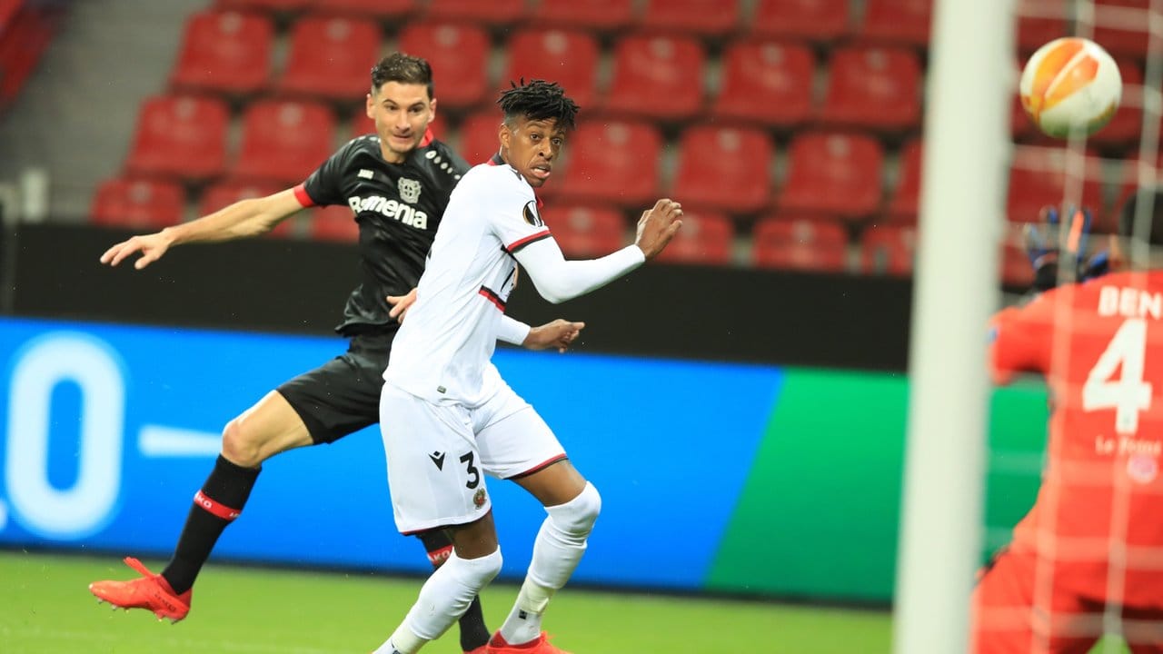 Lucas Alario erhöhte noch vor der Pause auf 2:0 für die Werkself.