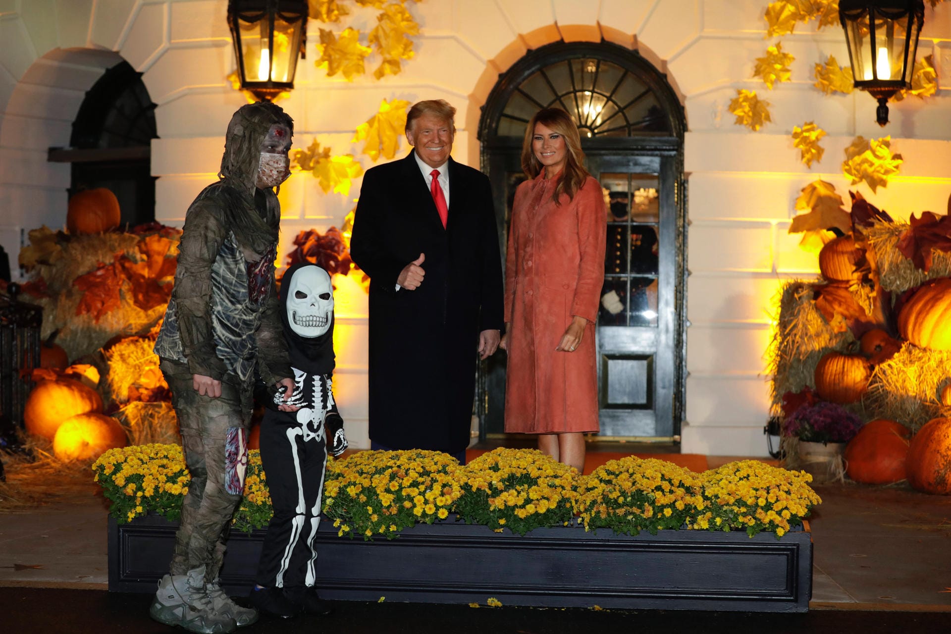Melanie und Donald posierten mit den Gästen.